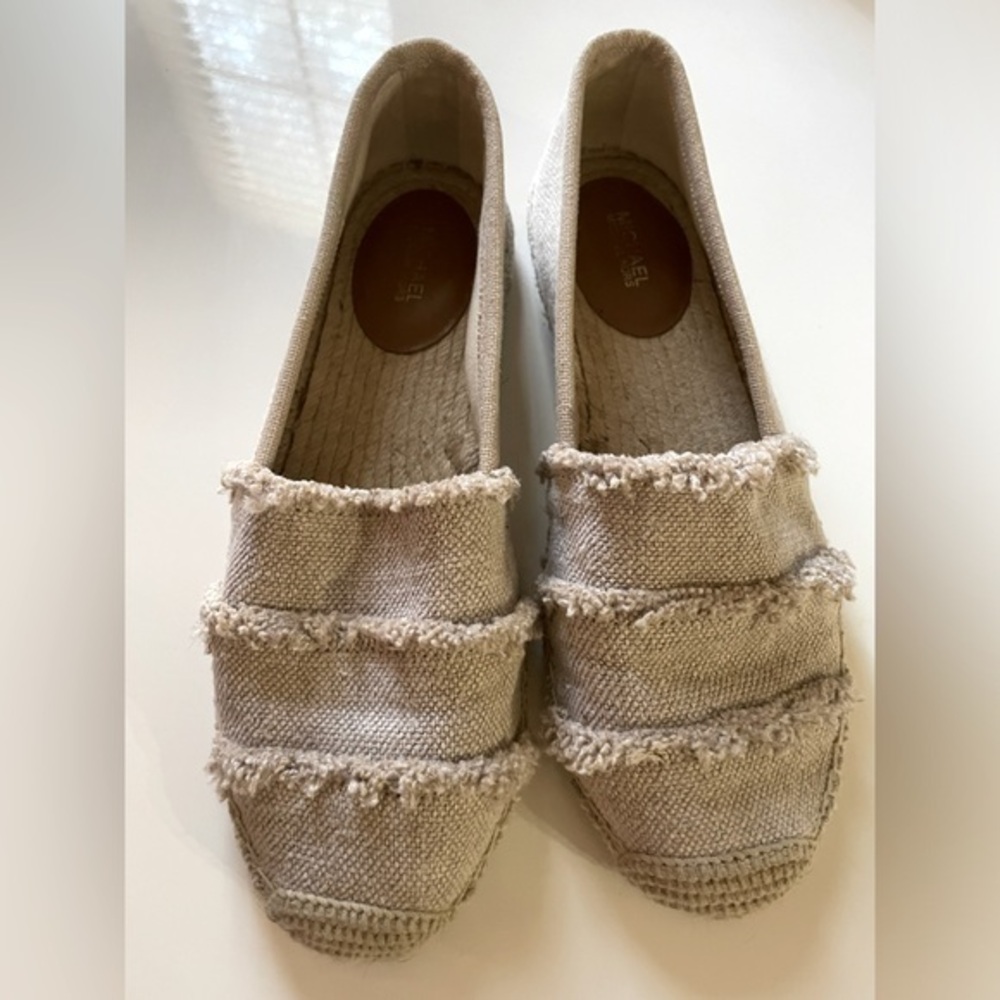 Michael Michael Kors Canvas Espadrilles Size 8M Beige Raw Edge Accent Round Toe